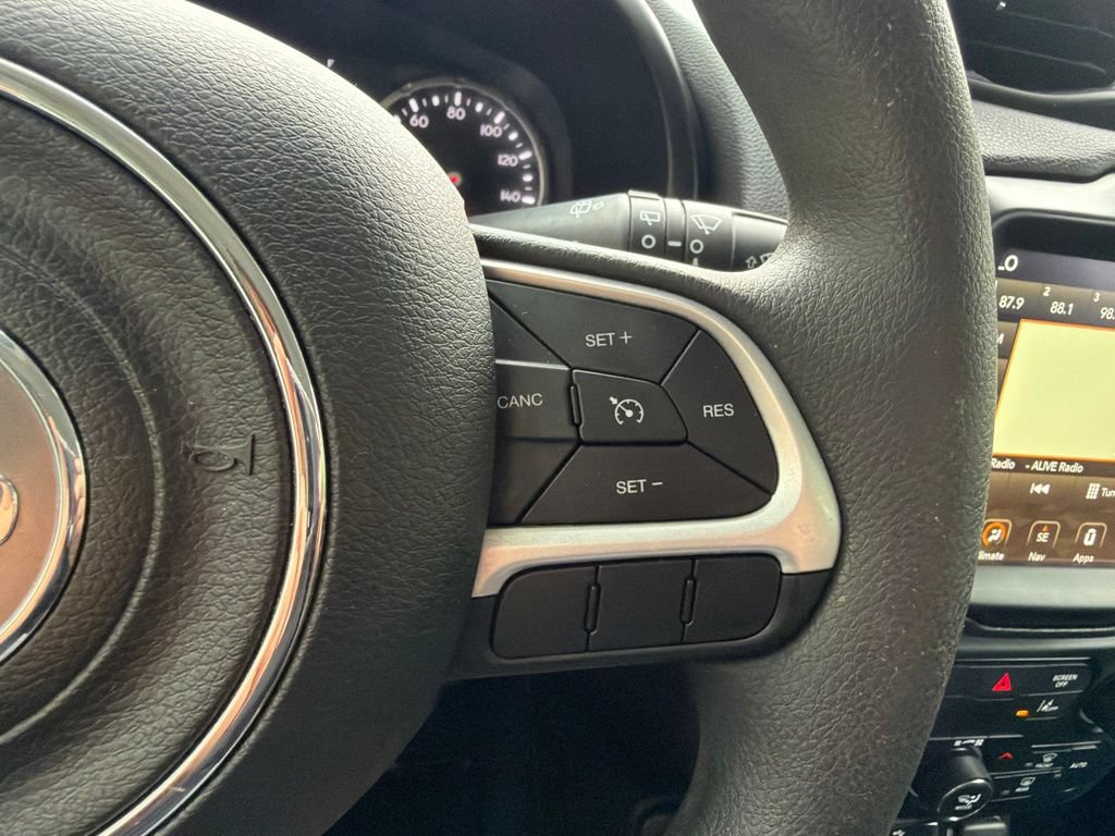 Used 2023 Jeep Renegade Latitude AWD/4WD image 34