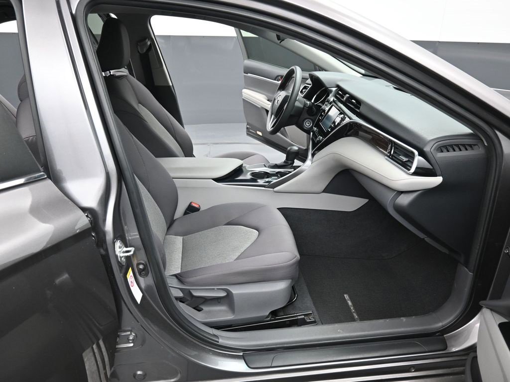 Certified 2018 Toyota Camry LE image 30