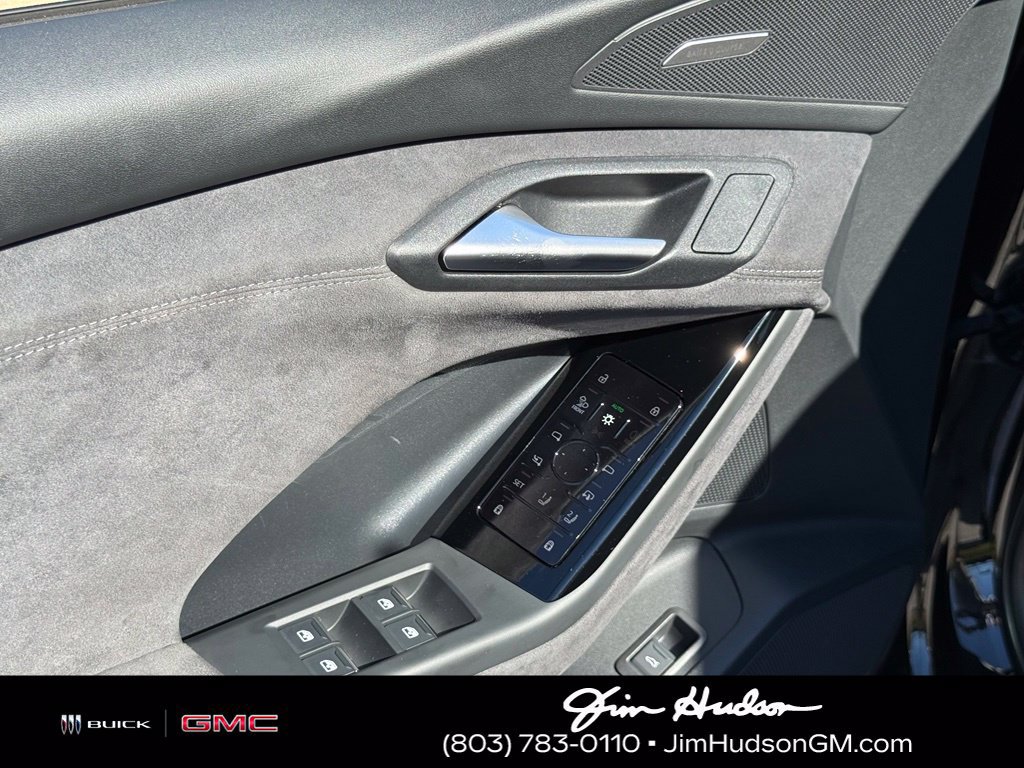 Used 2025 Audi SQ6 e-tron Prestige AWD/4WD image 23