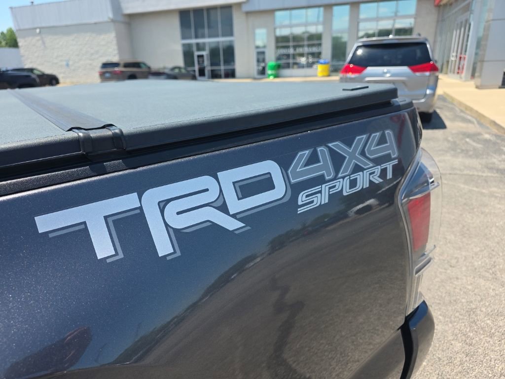 Used 2020 Toyota Tacoma TRD Sport w/ TRD Premium Sport Package AWD/4WD image 7