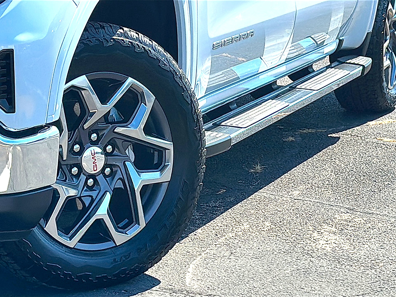 Used 2026 GMC Sierra 1500 SLT AWD/4WD image 3