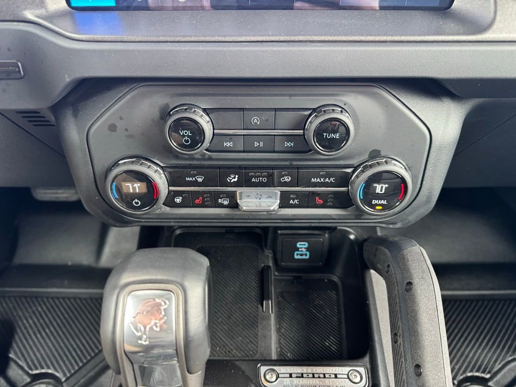 Used 2025 Ford Bronco Badlands image 12