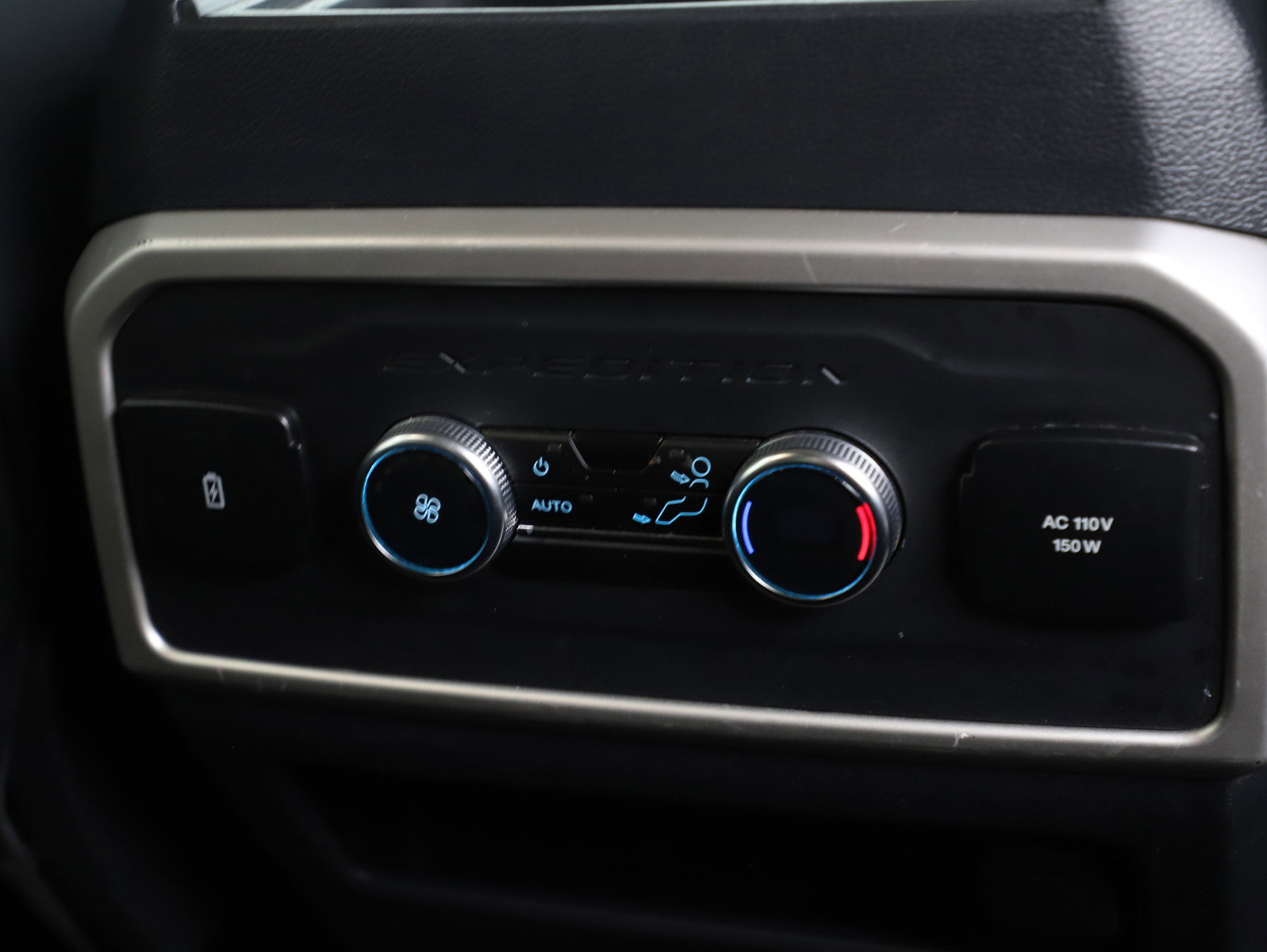 Used 2024 Ford Expedition Max XLT image 17