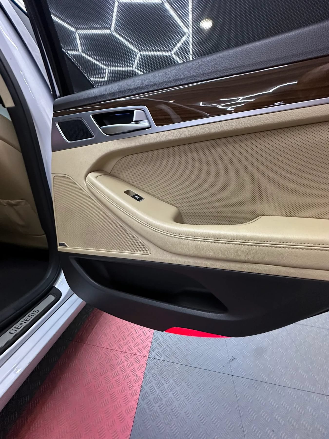 Used 2015 Hyundai Genesis 3.8 w/ Option Group 02 RWD image 33