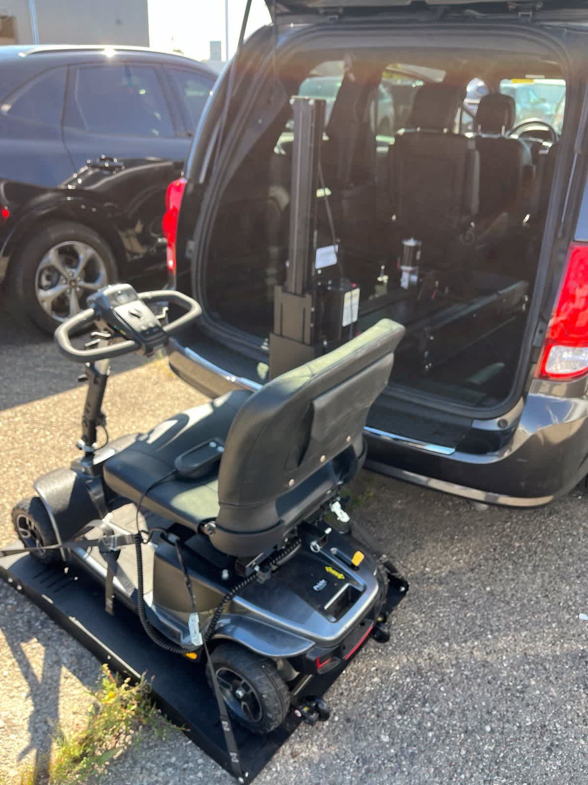 Used 2018 Dodge Grand Caravan GT FWD image 37
