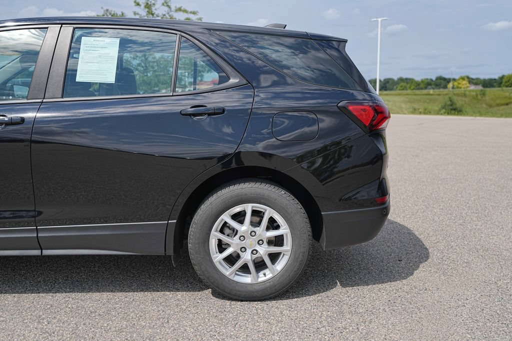Used 2022 Chevrolet Equinox LS AWD/4WD image 12