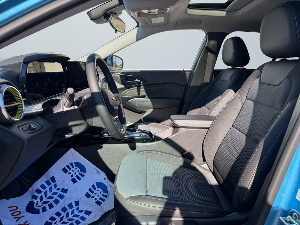 New 2026 Chevrolet Trax LT w/ Sunroof Package image 9