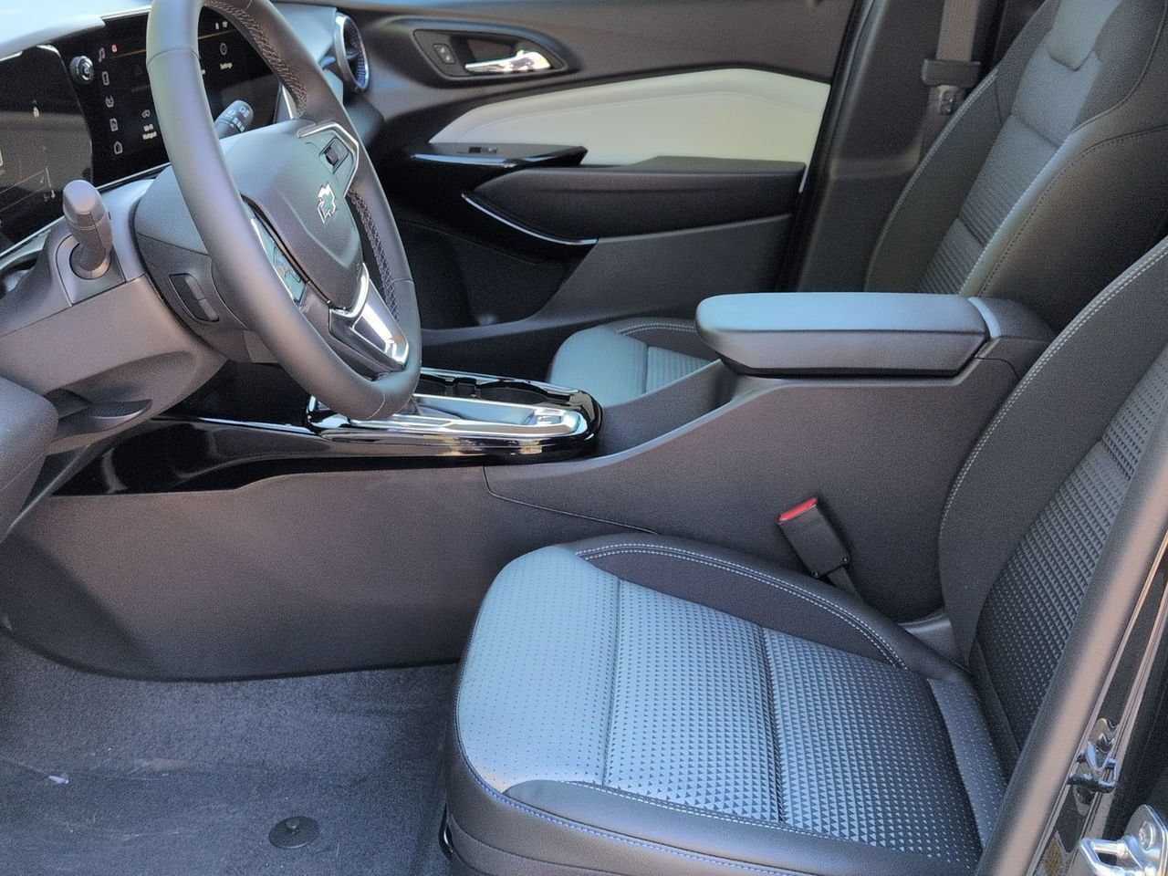 New 2026 Chevrolet Trax LT w/ Driver Confidence Package FWD image 20