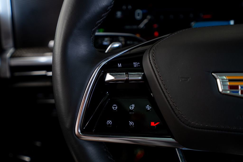 Used 2025 Cadillac Escalade ESV V image 40