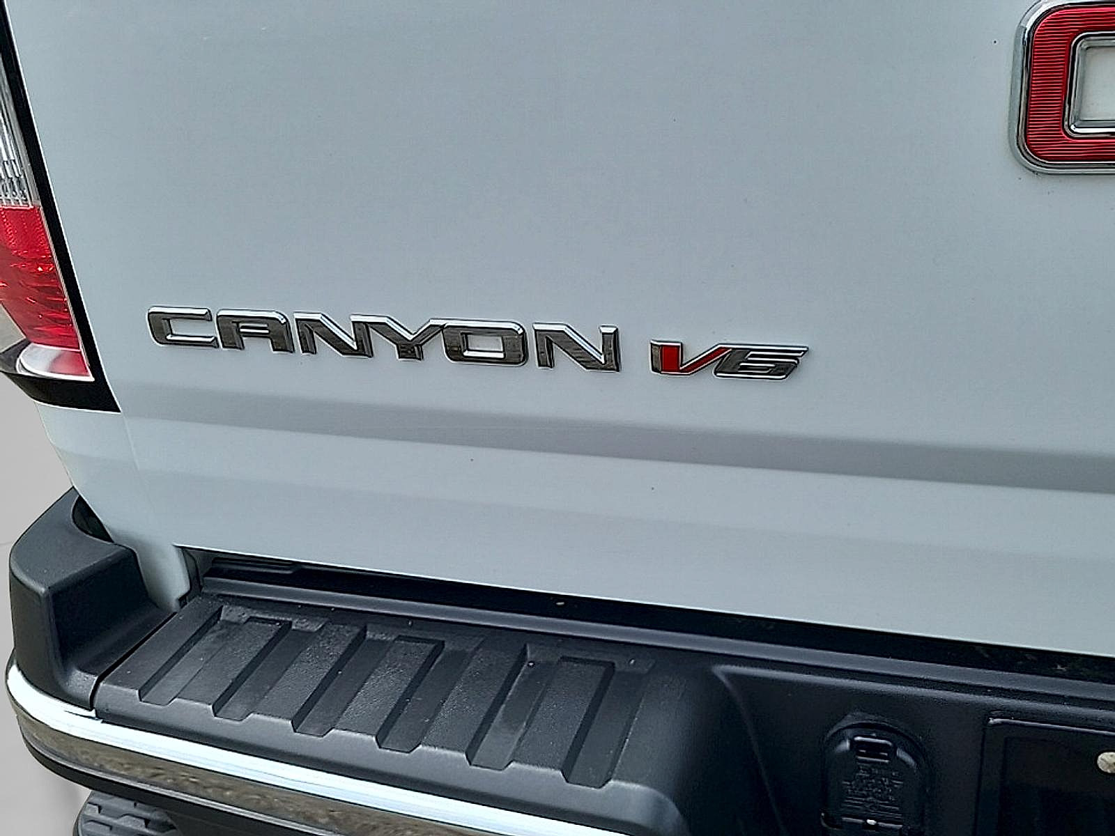 Used 2018 GMC Canyon SLT w/ Driver Alert Package AWD/4WD image 30