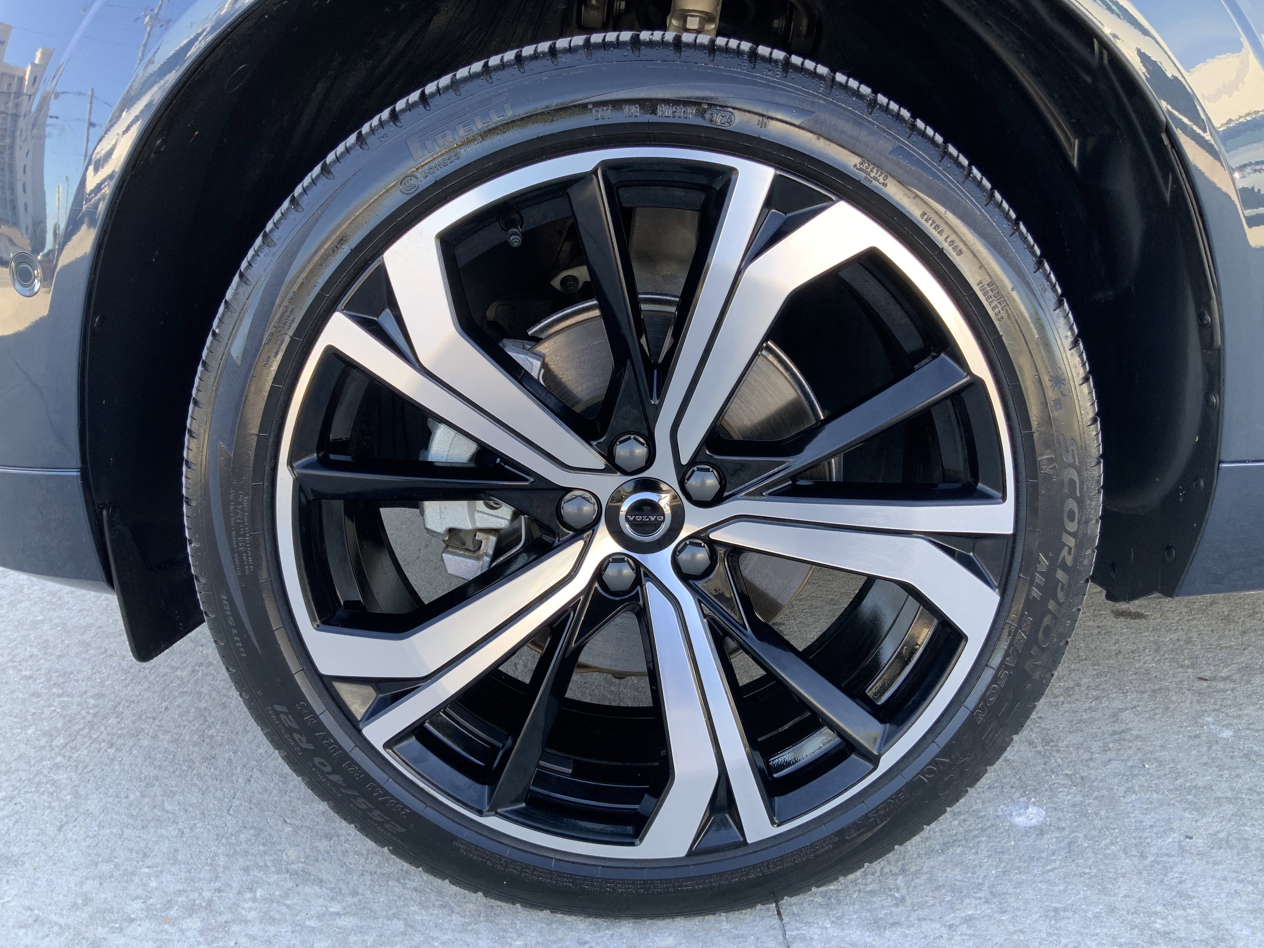 Used 2025 Volvo XC60 B5 Ultra w/ Protection Package Premier image 7