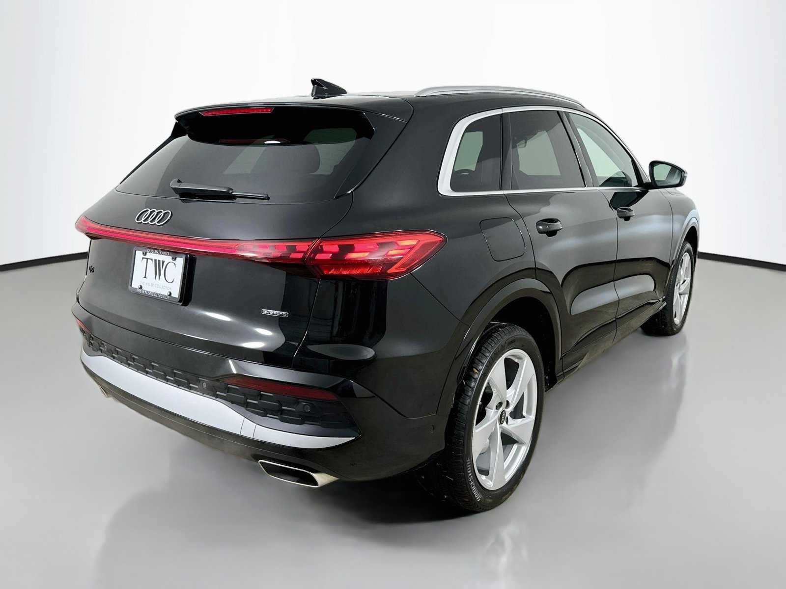 Certified 2025 Audi Q5 Premium AWD/4WD image 5