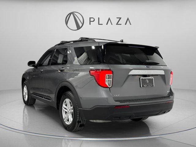 Used 2023 Ford Explorer XLT image 4