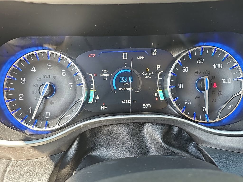 Certified 2024 Chrysler Pacifica Touring-L FWD image 22