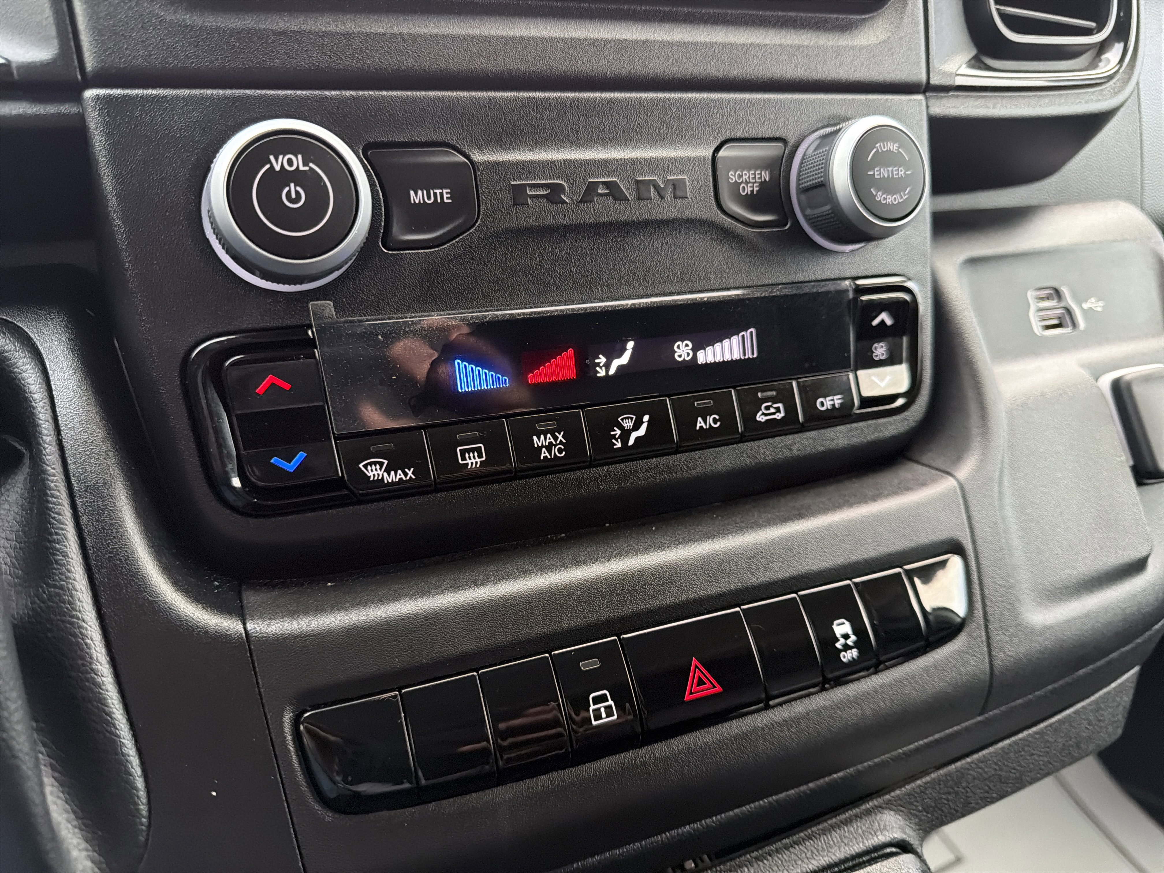 Used 2024 RAM ProMaster 2500 image 20