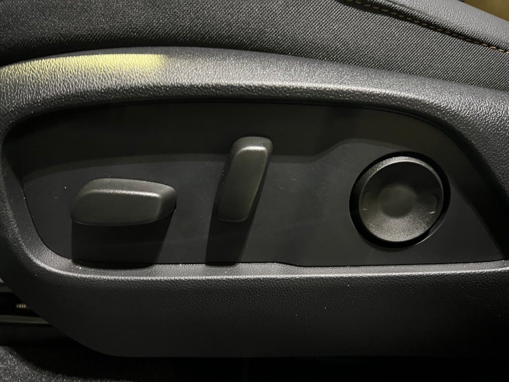 New 2025 Chevrolet Equinox ACTIV w/ Safety and Technology Package image 19