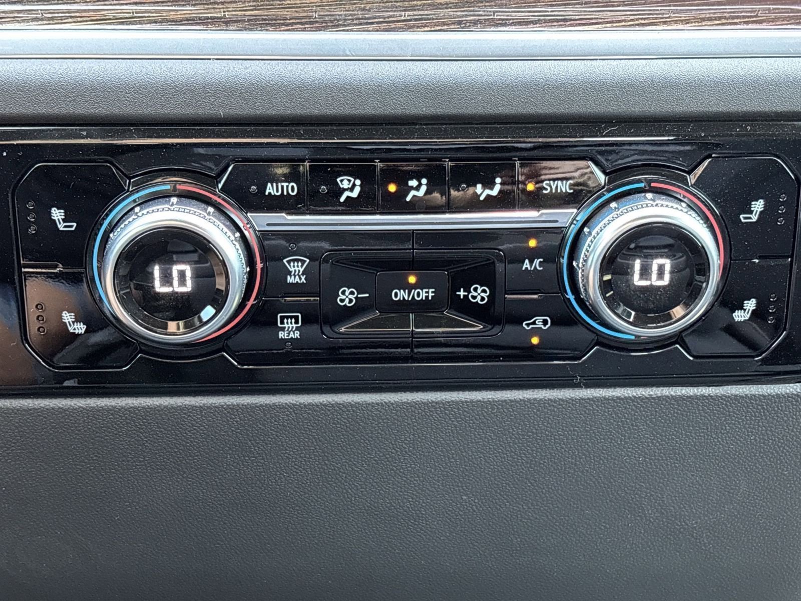 New 2025 GMC Sierra 1500 SLE w/ Preferred Package image 10