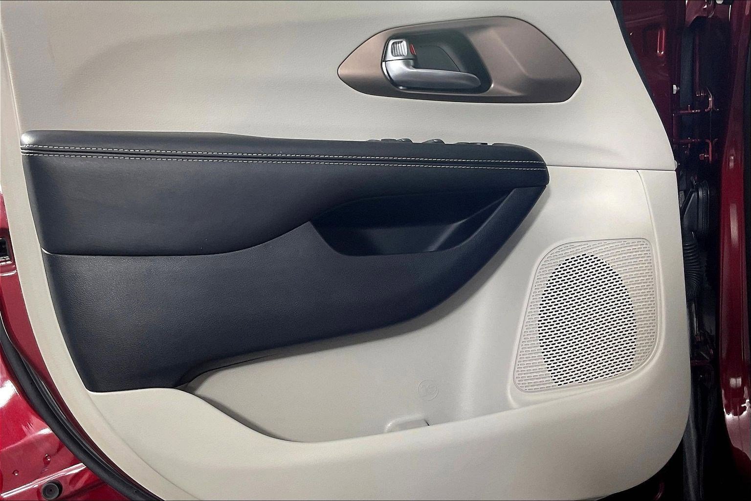 Used 2020 Chrysler Voyager LX w/ Cold Weather Group image 20