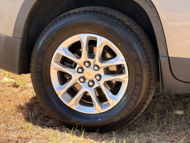 Used 2019 Chevrolet Traverse LT FWD image 11