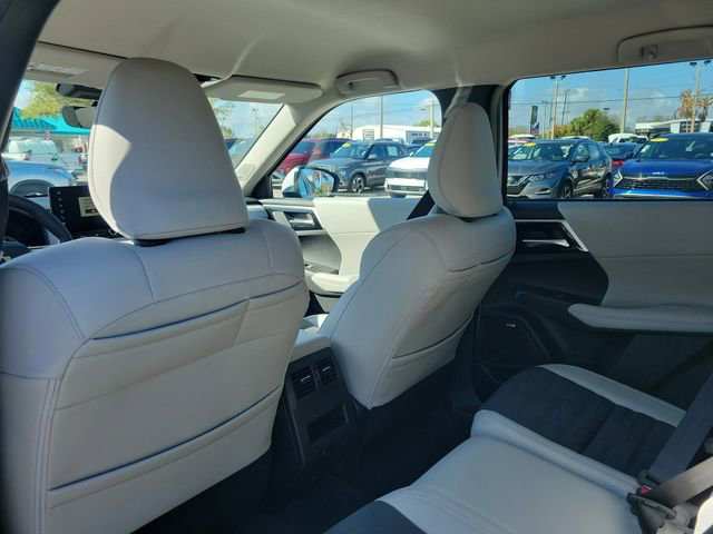 New 2026 Mitsubishi Outlander SE image 15