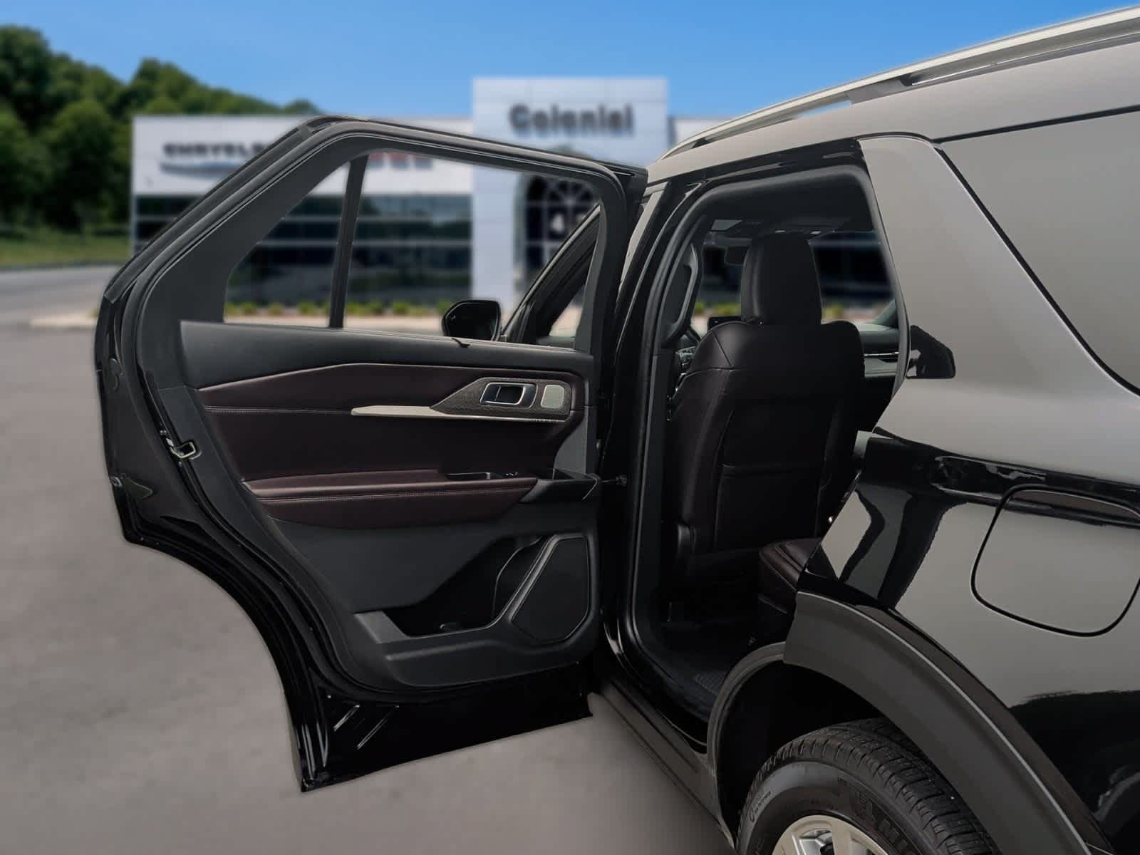 Used 2025 Ford Explorer Platinum AWD/4WD image 31