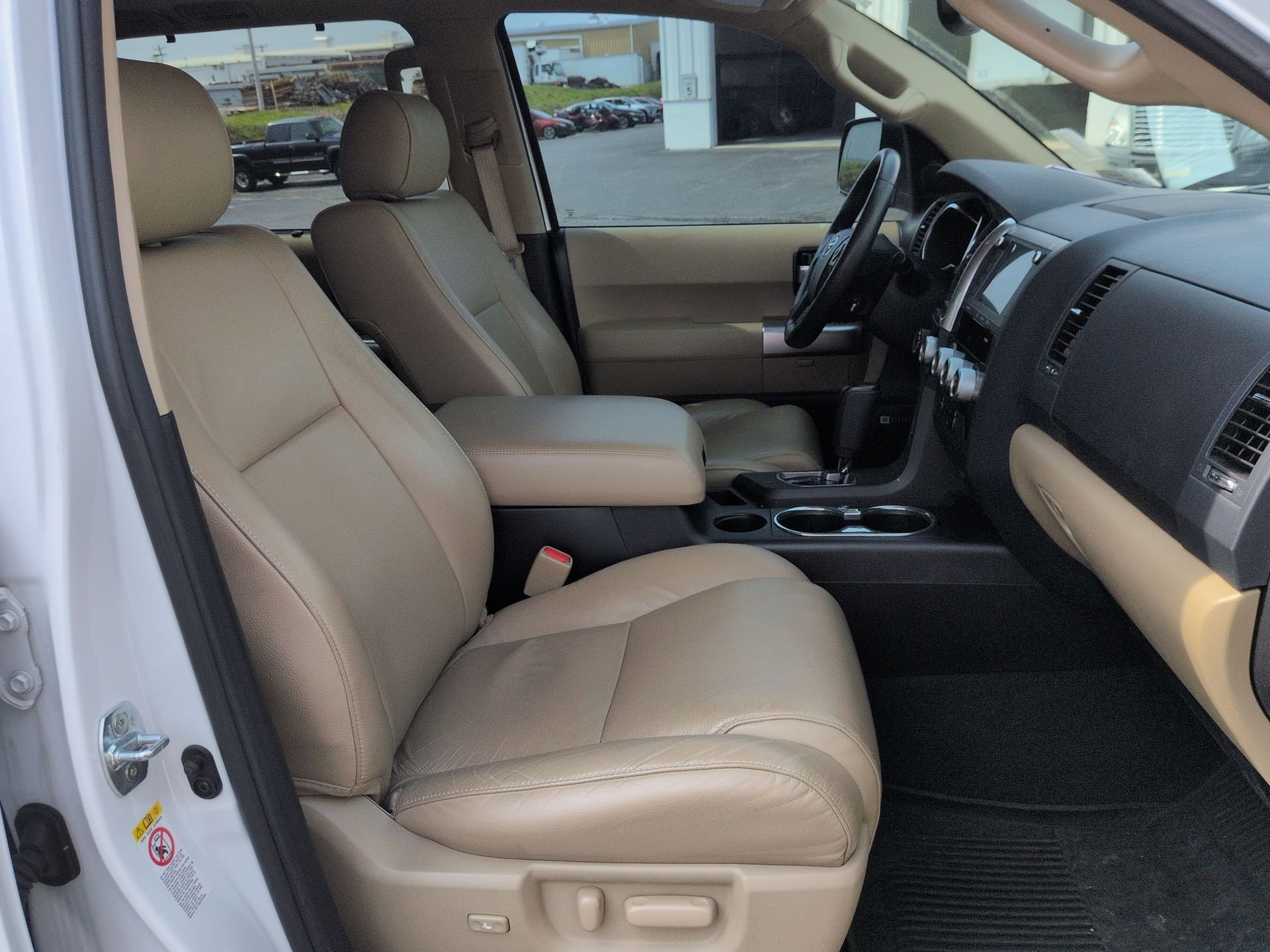 Used 2021 Toyota Sequoia Limited w/ Safety & Convenience Package image 29