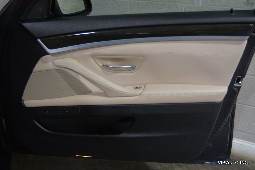 Used 2011 BMW 550i Sedan image 19