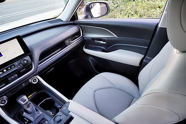 Used 2025 Toyota Grand Highlander FWD image 32