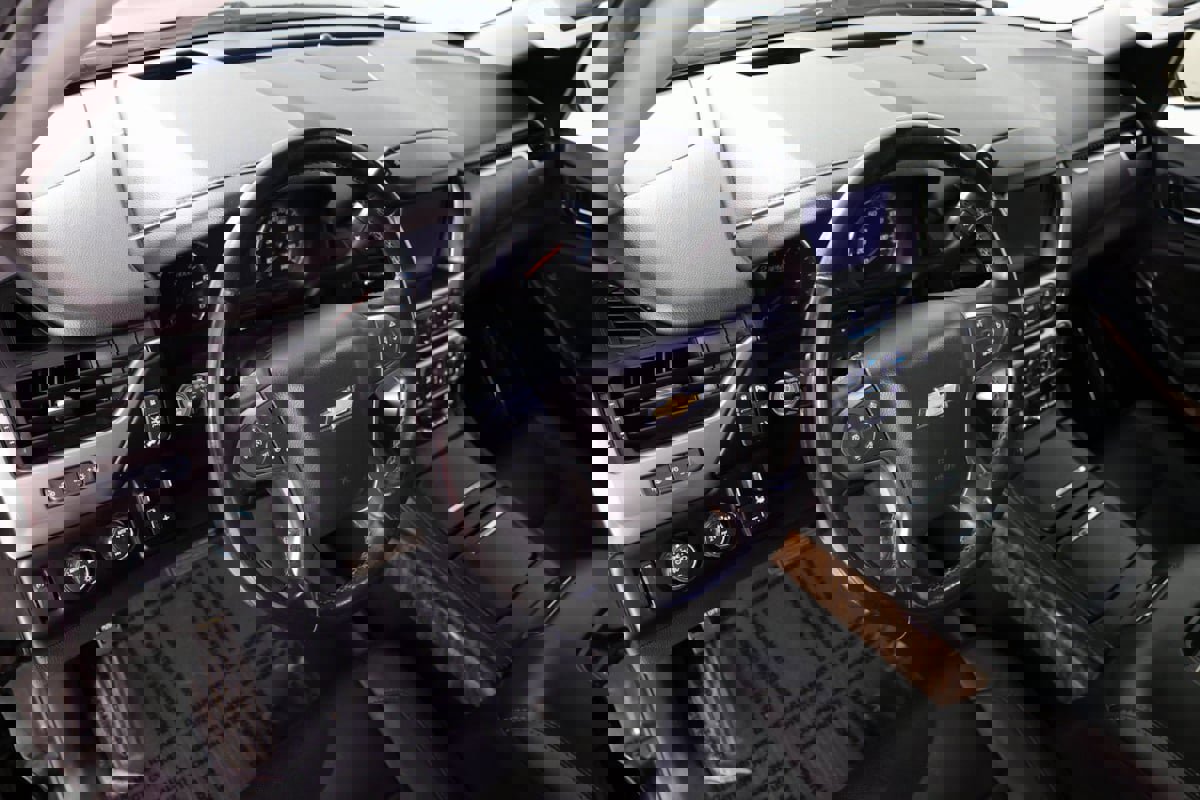 Used 2019 Chevrolet Suburban Premier image 24