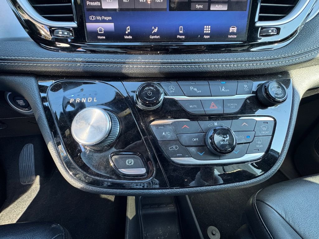 Used 2021 Chrysler Pacifica Touring-L w/ S Appearance Package image 22