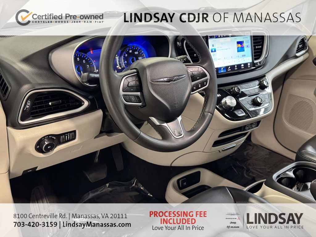 Used 2023 Chrysler Pacifica Touring-L FWD image 19