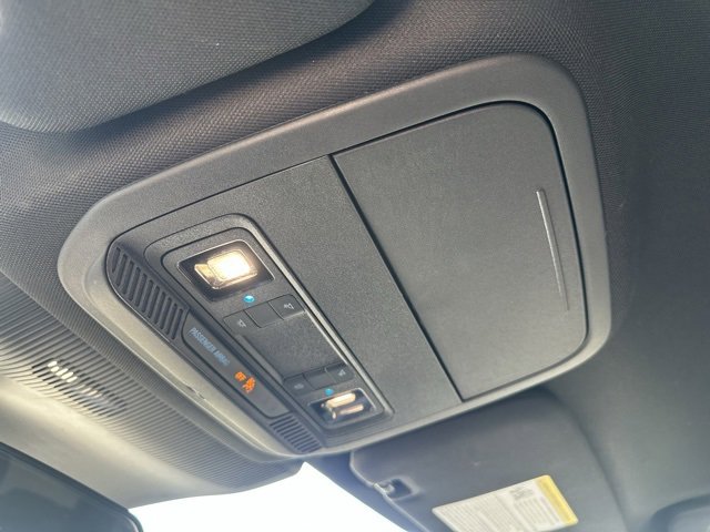 Used 2025 Ford Explorer ST-Line w/ ST-Line Street Pack image 17