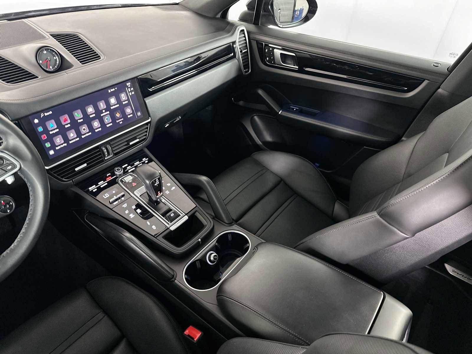 Certified 2022 Porsche Cayenne Platinum Edition image 25