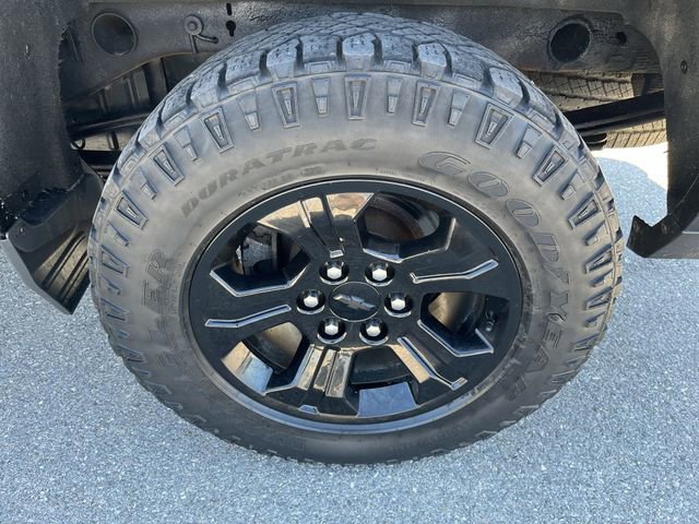 Used 2018 Chevrolet Silverado 1500 LT w/ Midnight Edition AWD/4WD image 19
