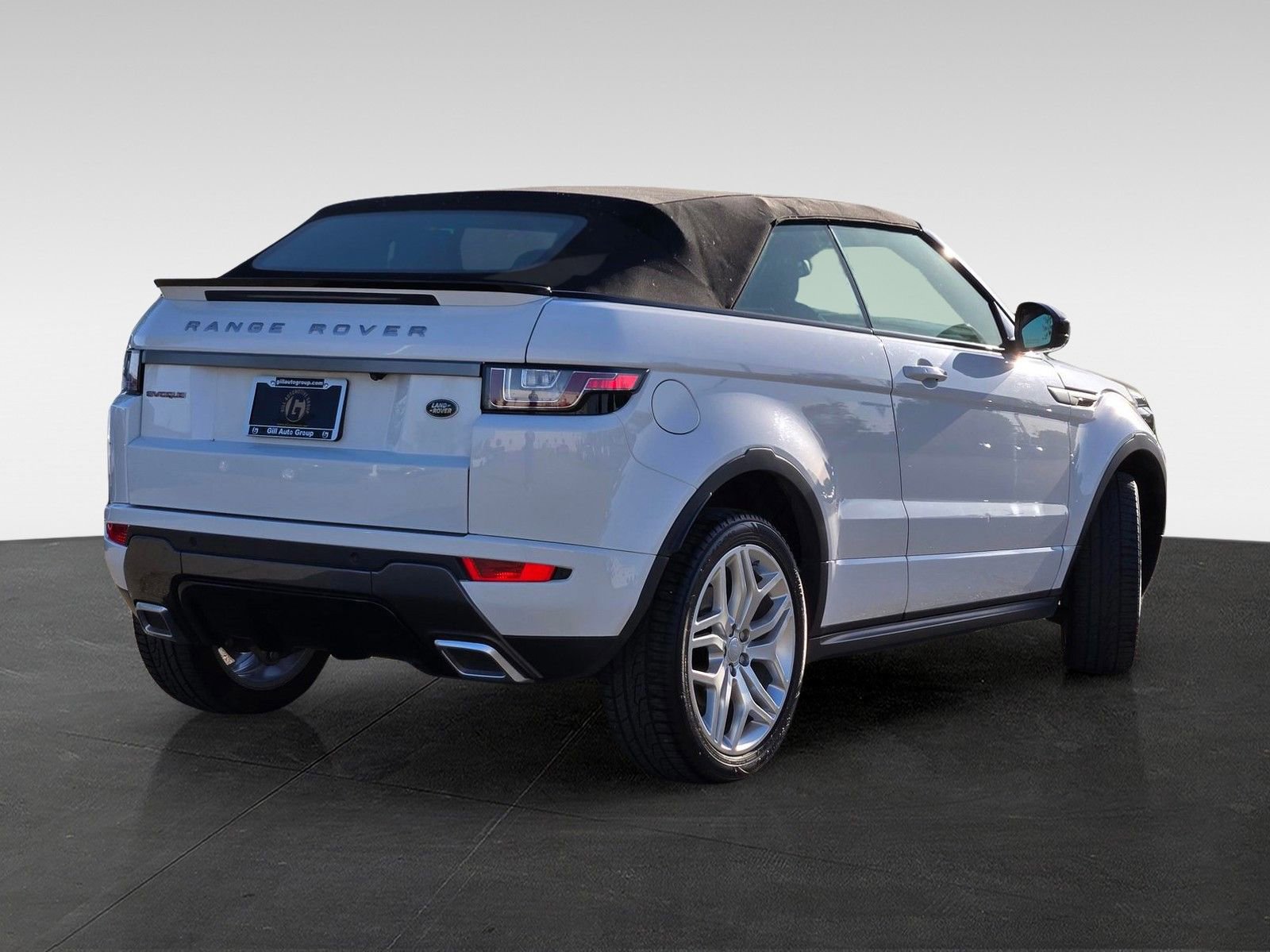 Used 2018 Land Rover Range Rover Evoque SE Dynamic AWD/4WD image 4