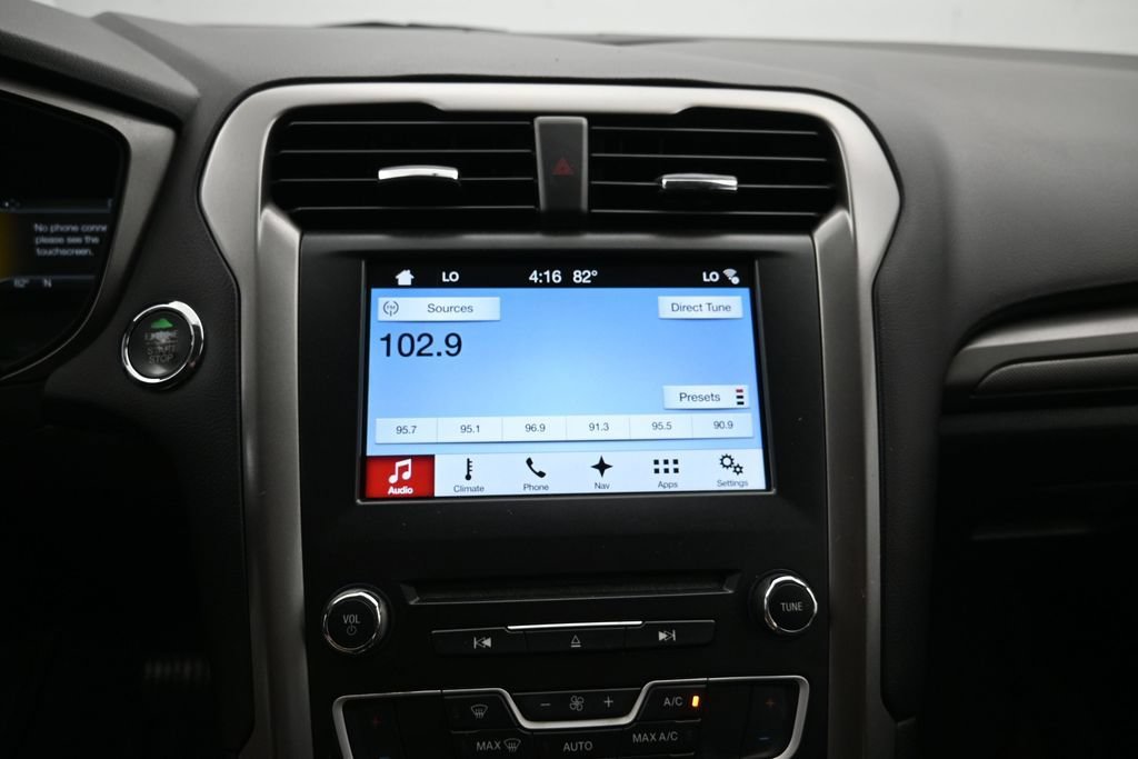 Used 2018 Ford Fusion SE w/ Fusion SE Technology Package FWD image 15