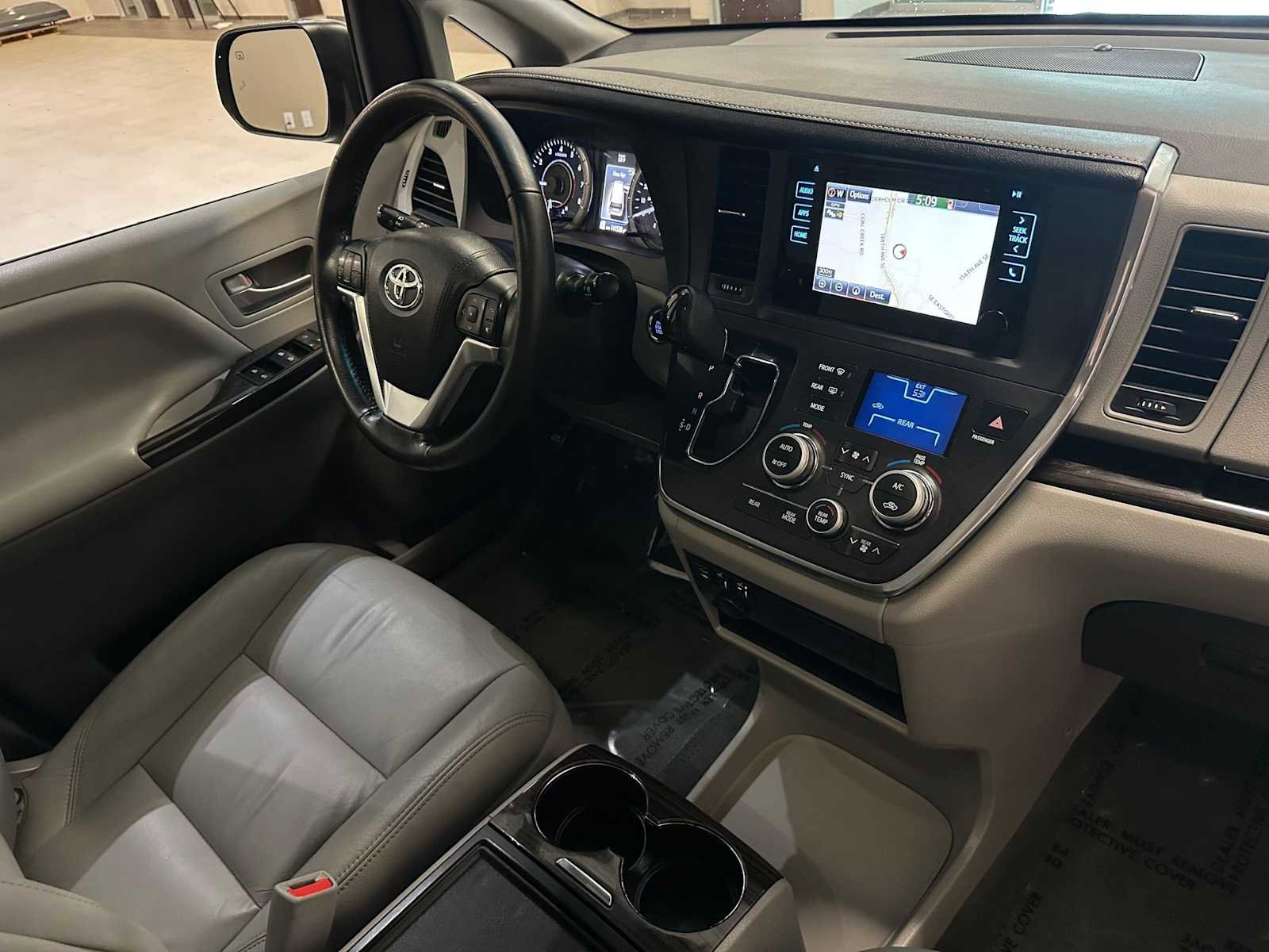 Used 2015 Toyota Sienna XLE w/ XLE Navigation Package image 29