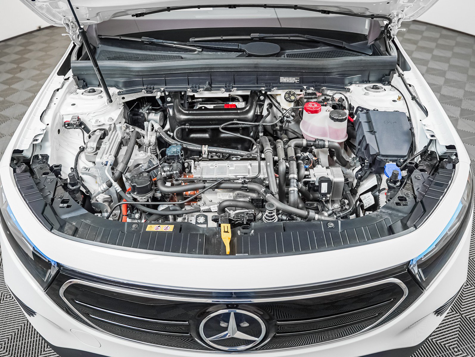 Certified 2023 Mercedes-Benz EQB 300 4MATIC w/ Exclusive Package image 4