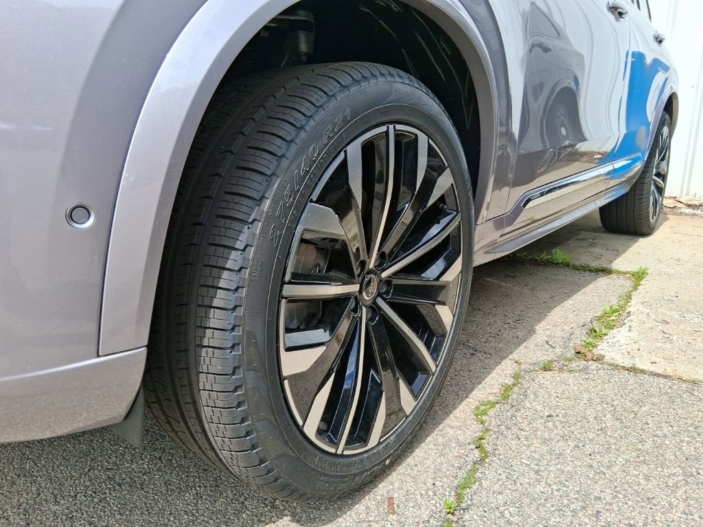 New 2026 Volvo XC90 B5 Plus w/ Protection Package Premier AWD/4WD image 4