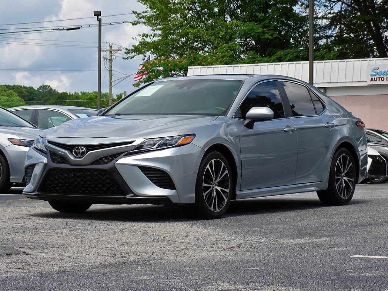 Used 2020 Toyota Camry SE FWD image 8