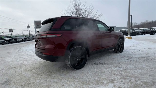 Used 2023 Jeep Grand Cherokee Altitude image 8