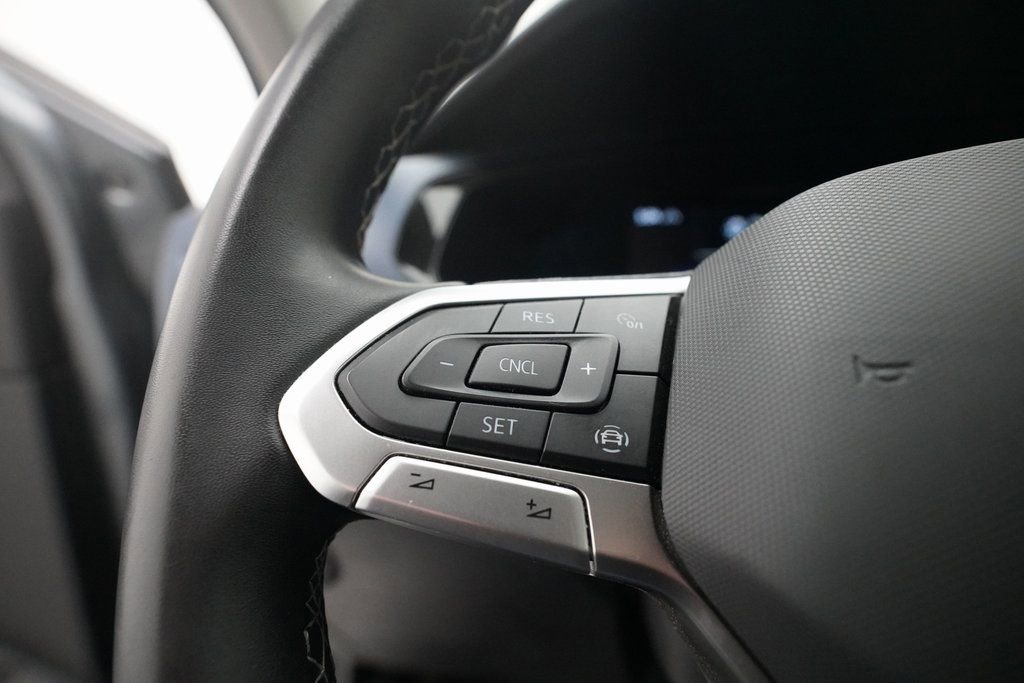 Used 2022 Volkswagen Taos SE image 17