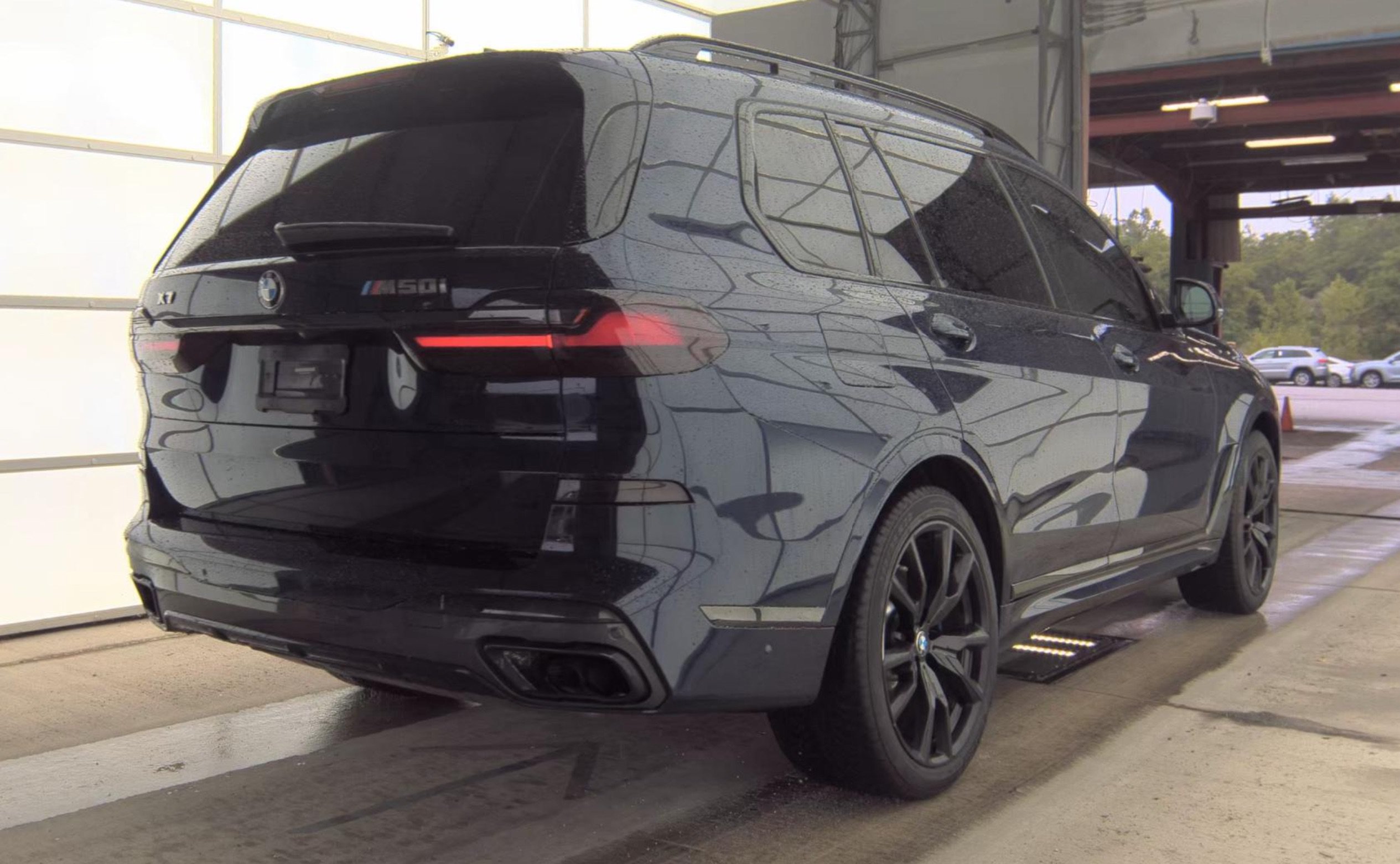 Used 2020 BMW X7 M50i w/ Dynamic Handling Package AWD/4WD image 4