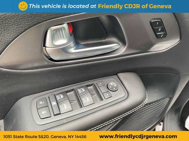 New 2026 Chrysler Pacifica Select FWD image 24