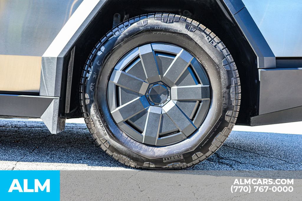 Used 2024 Tesla Cybertruck AWD Crew Cab image 17