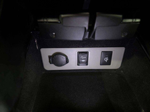 Used 2018 Toyota Avalon Limited image 32