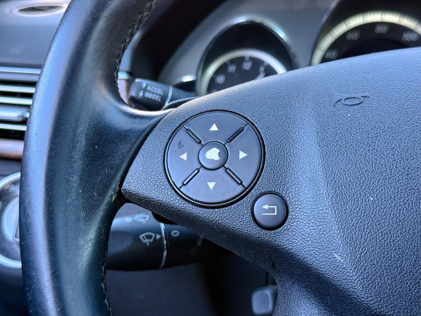 Used 2012 Mercedes-Benz E 350 4MATIC Sedan image 36