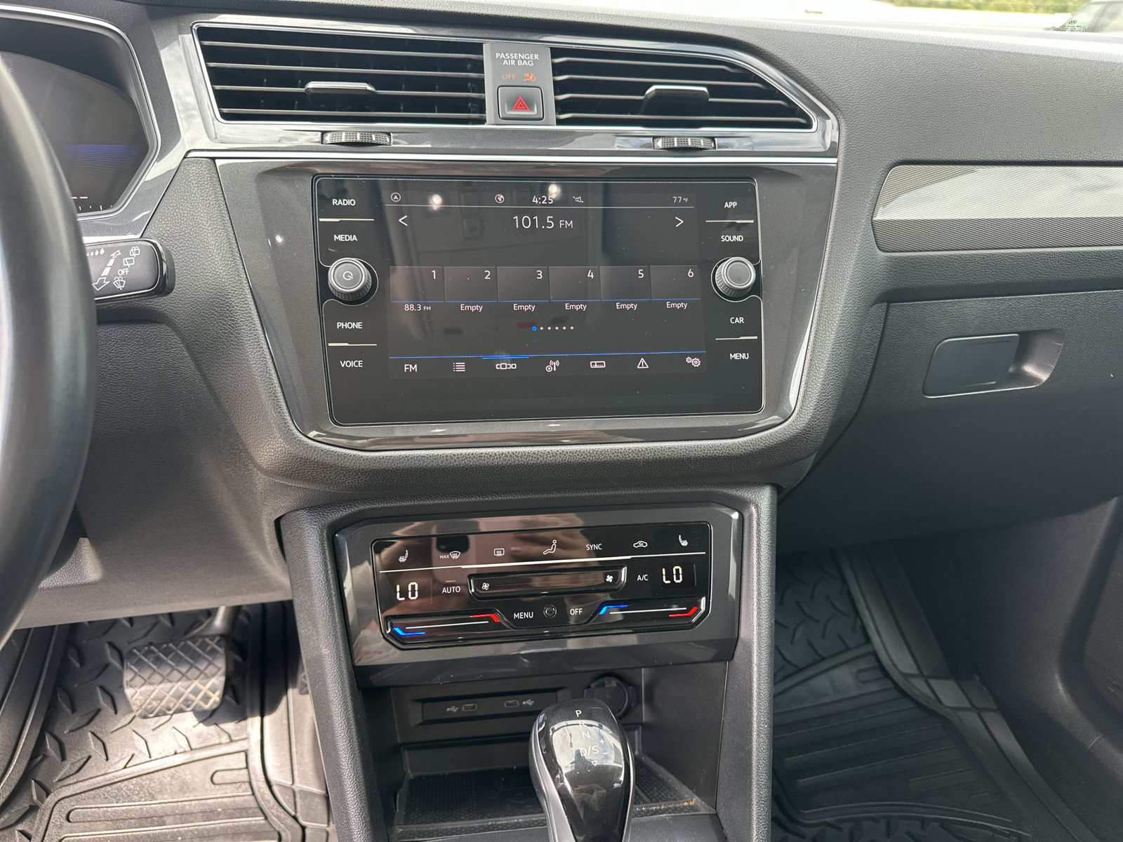 Used 2023 Volkswagen Tiguan SE FWD image 5
