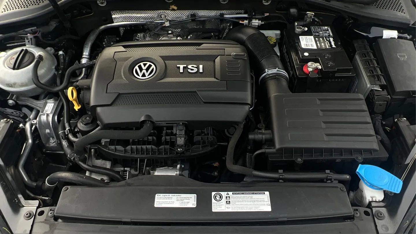 Used 2017 Volkswagen GTI SE FWD image 9