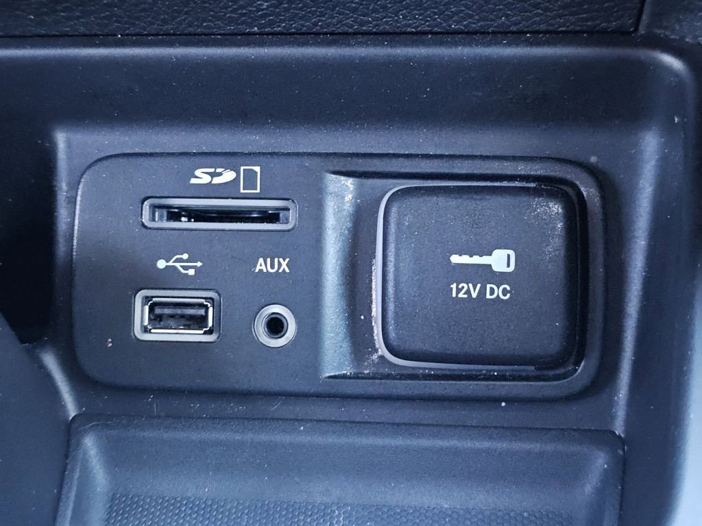 Used 2018 Jeep Cherokee Latitude Plus image 14